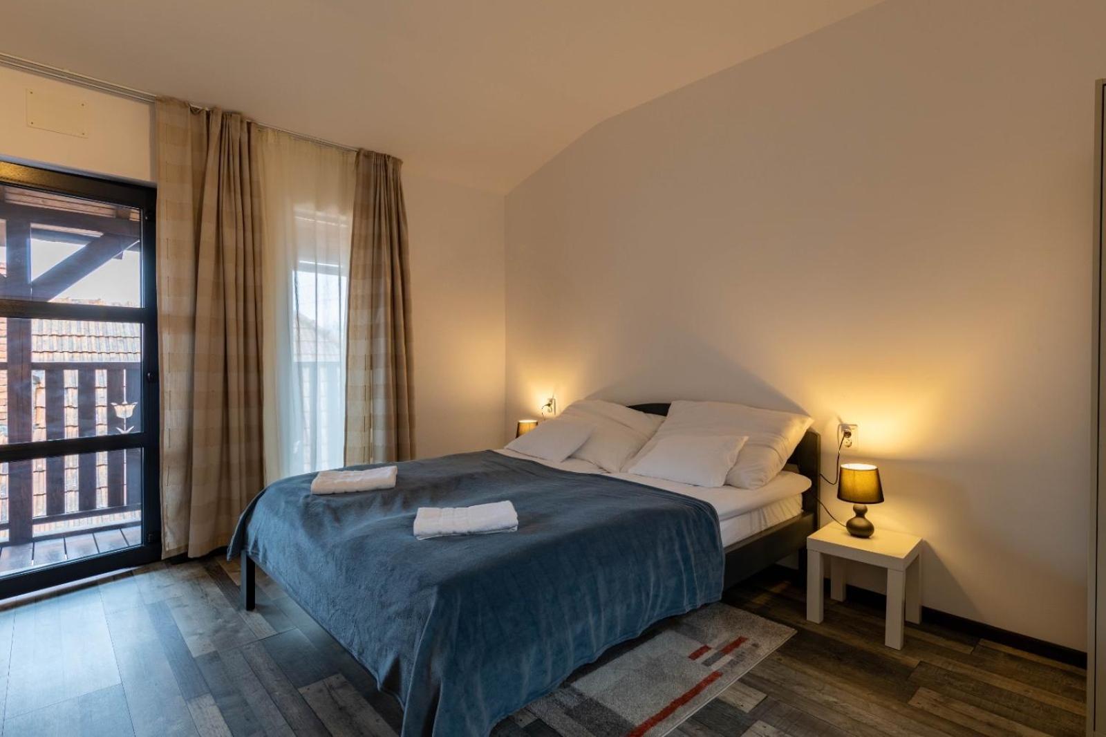Hotel Happy Nest Luna de Sus  Exterior foto